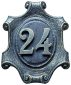 House Number Plaque, Abbildung Lackierung Schwarz-Matt (Sonderfarbton) mit Grün und Gold Patina