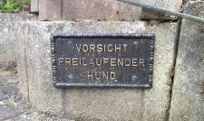 Wandschild mit Beschriftung `Vorsicht Freilaufender Hund` ⎮ Art.-Nr.:581