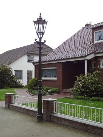 Straßenlaterne Modell (Art. 1549) aus der Leuchtenserie 'Aktuell'.