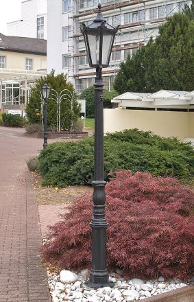 Die kleine Straßenlaterne (Art.-Nr. 1991 M3) eignet sich gut für Verkehrsberuhigte- und Fußgängerbereiche.