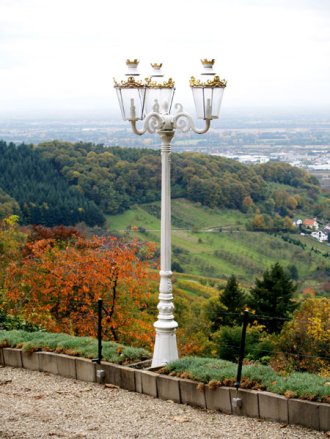 Große Altstadt-Laterne 'Baden-Baden' mit der Bestellnummer (Art.-Nr. 1893).